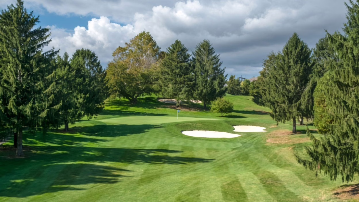 Knob Hill Golf Club in Manalapan, New Jersey - Semi Private Course